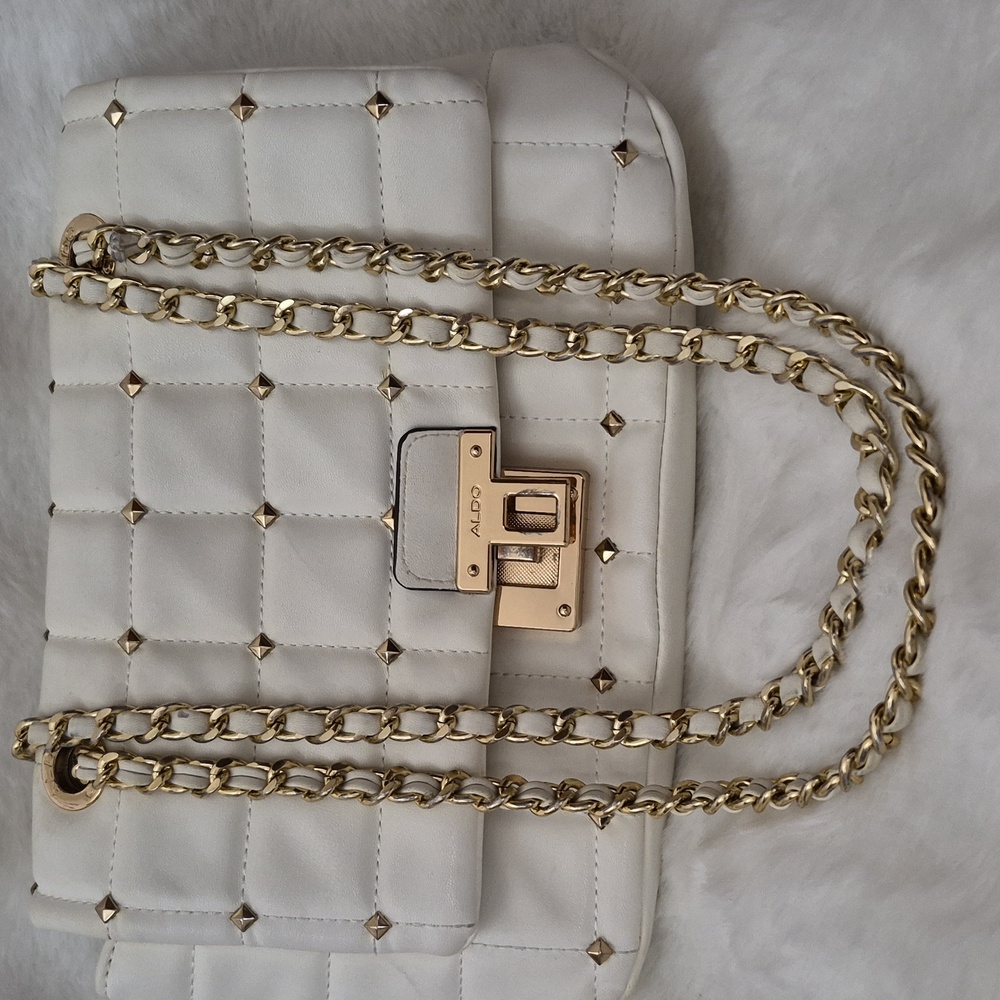 Aldo Ivory Quilted Shoulder Bag with Gold Chain - Picture 8 of 16